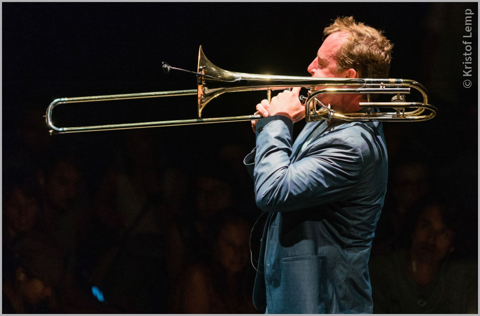 And I am on stage again: Antrittskonzert Jun.-Prof. Thomas Moore (Posaune, Interpretation Neue Musik) And I am on stage again: Antrittskonzert Jun.-Prof. Thomas Moore (Posaune, Interpretation Neue Musik)